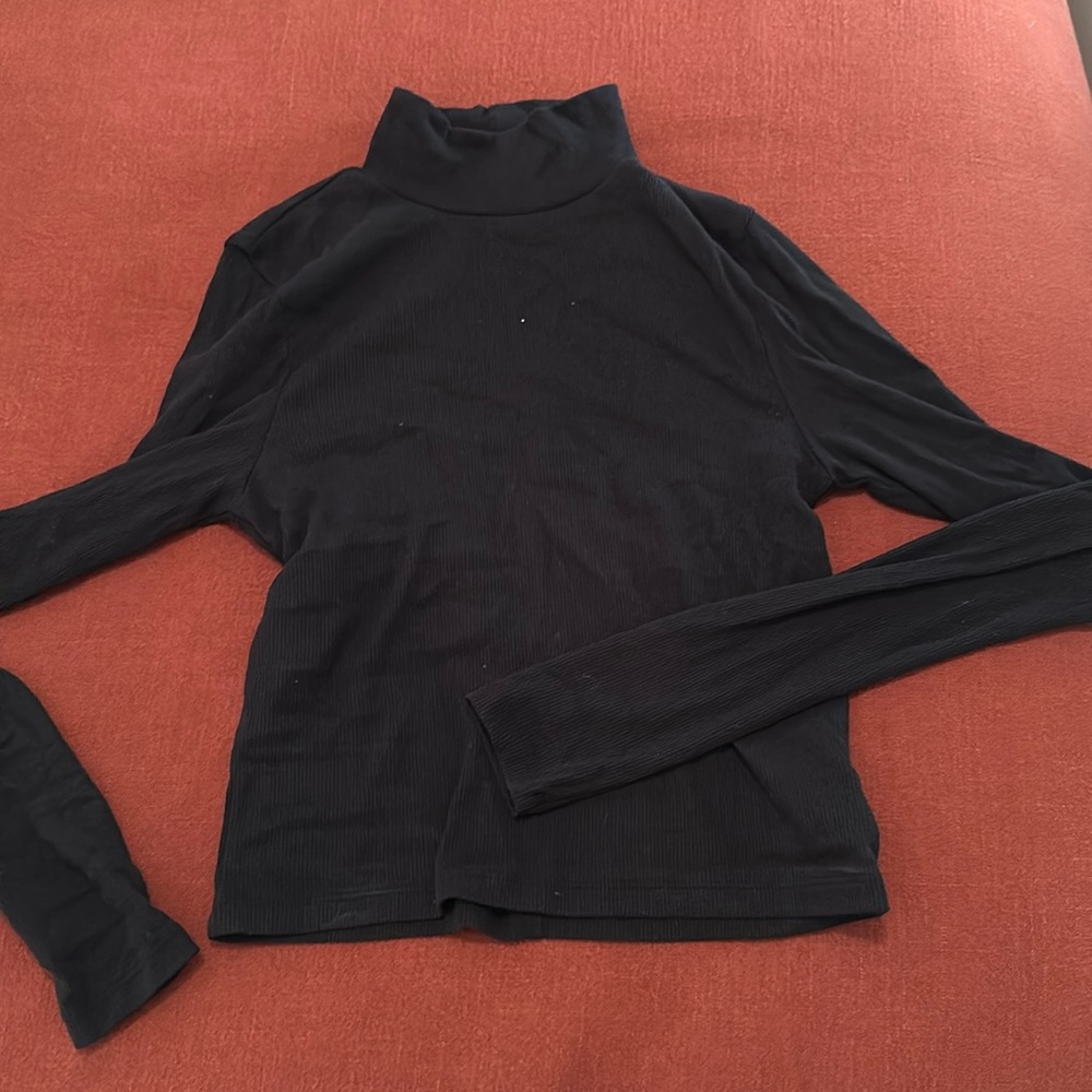 AMERICAN EAGLE black turtle neck